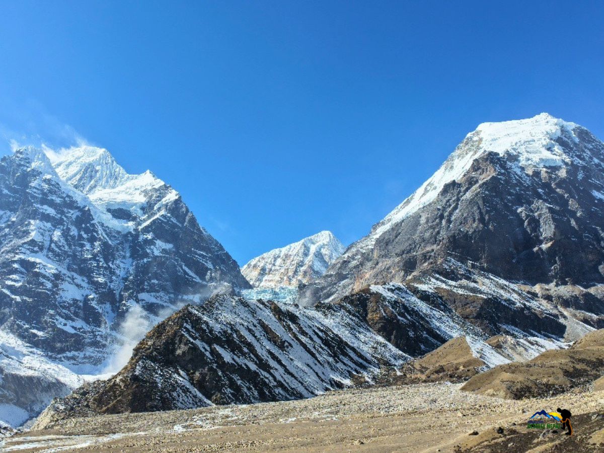mountain view in makalu expedition