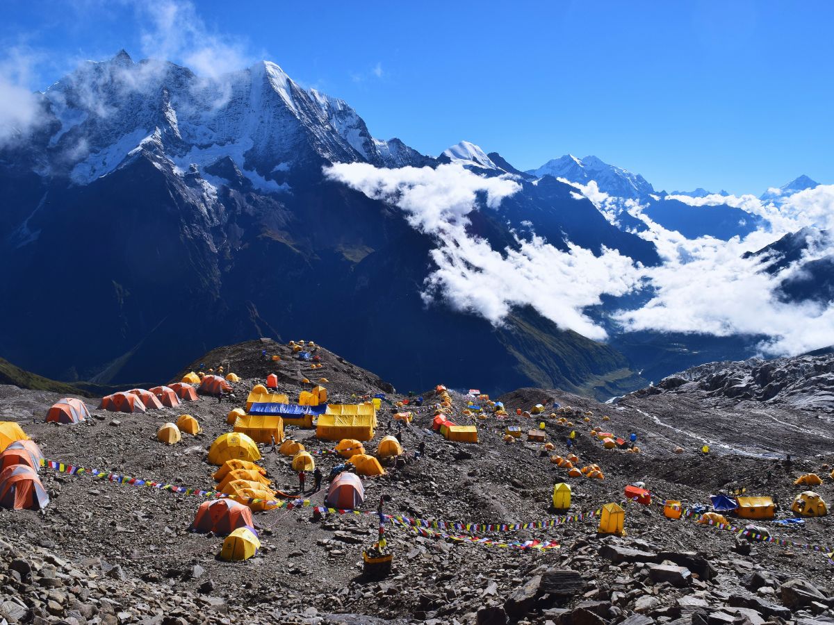 life at manaslu base camp