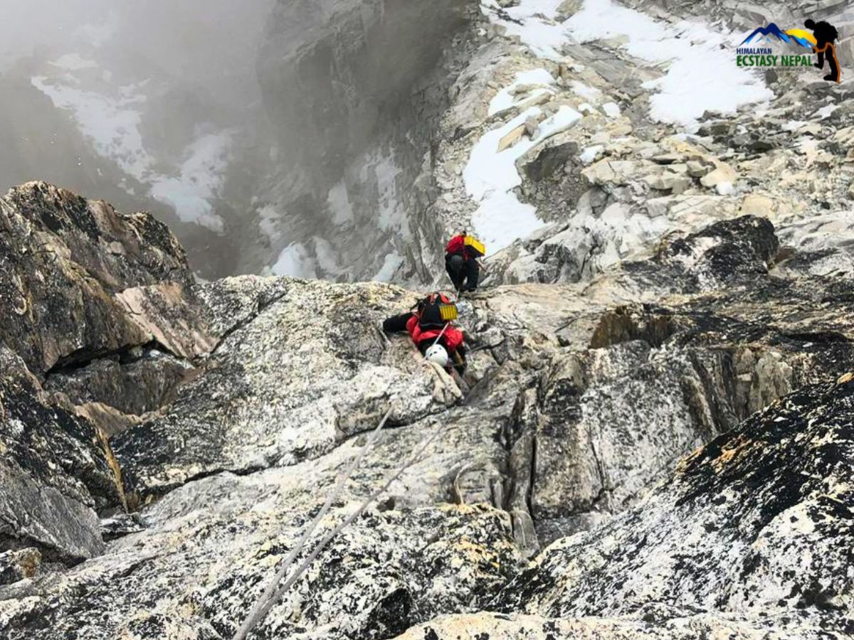 ama dablam yellow tower climbing