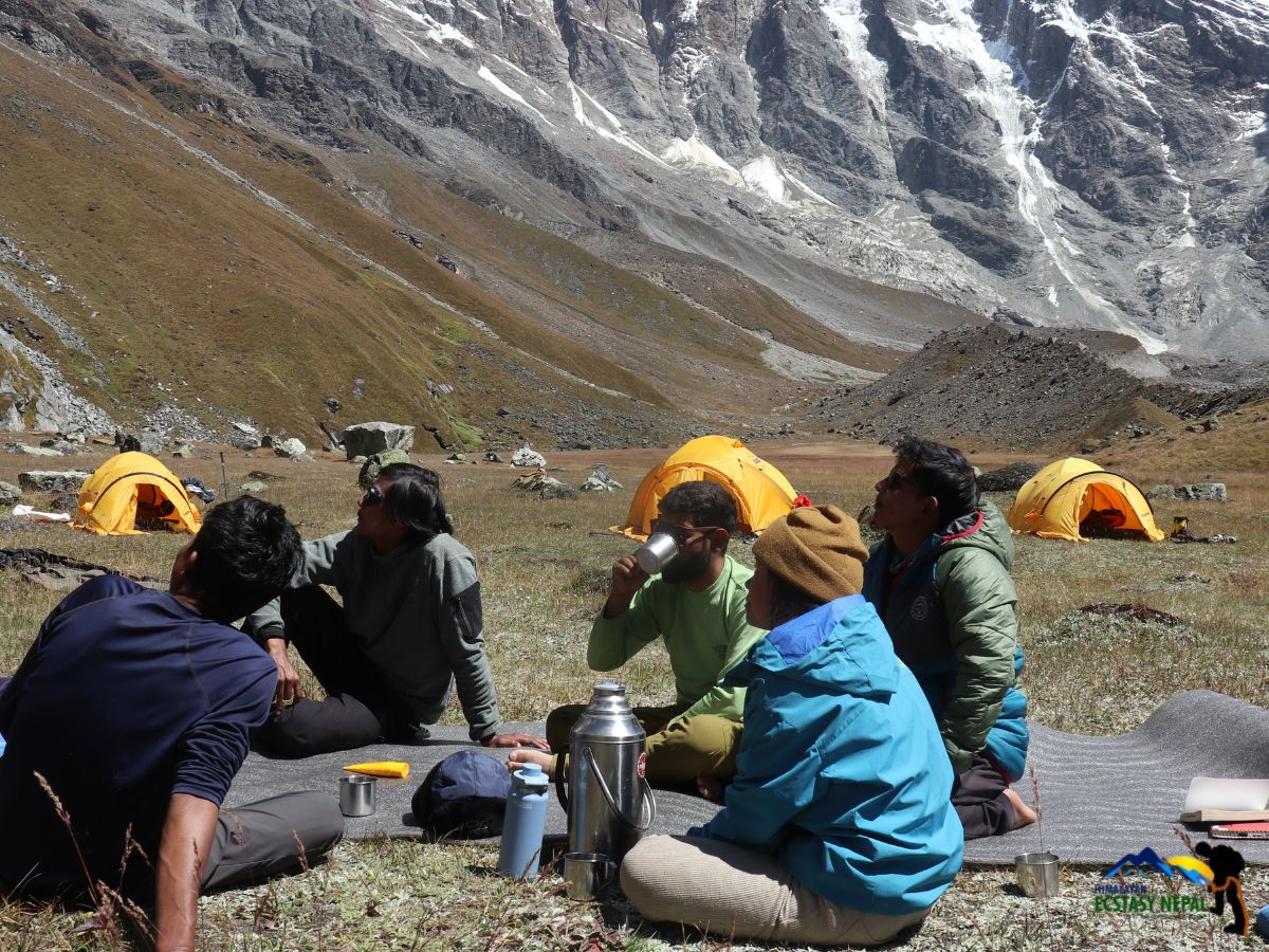 api himal base camp trek team himalayan ecstasy nepal